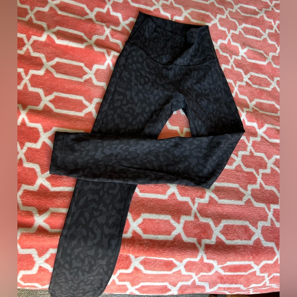 Lululemon Black Print Wunder Under Leggings